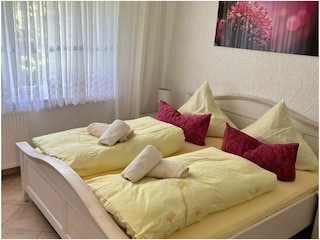 Schlafzimmer 1