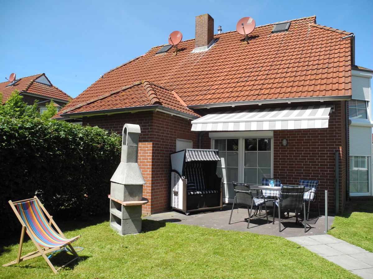 Südterrasse mit Strandkorb, elektr. Markise, Grillkamin