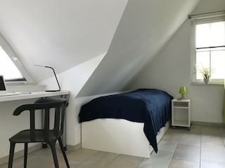 Schlafzimmer 3 mit Homeoffice Platz