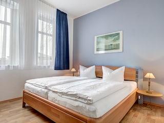 Schlafzimmer mit Doppelbett
