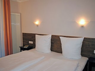 Schlafzimmer mit Boxspringbett