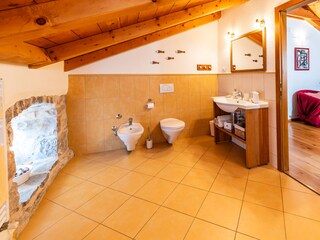 Badezimmer (Dachgeschoß)