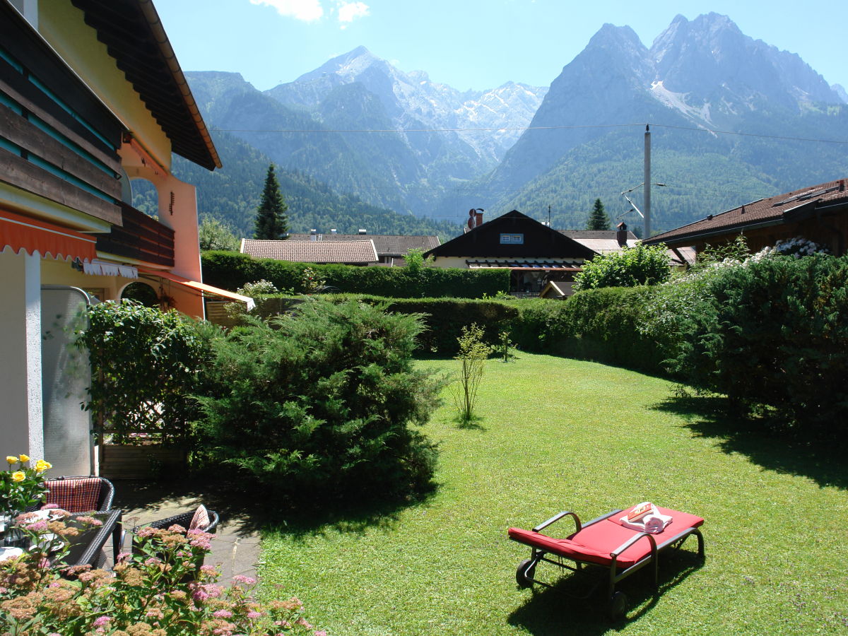 Terrasse und Garten mit Traumblick