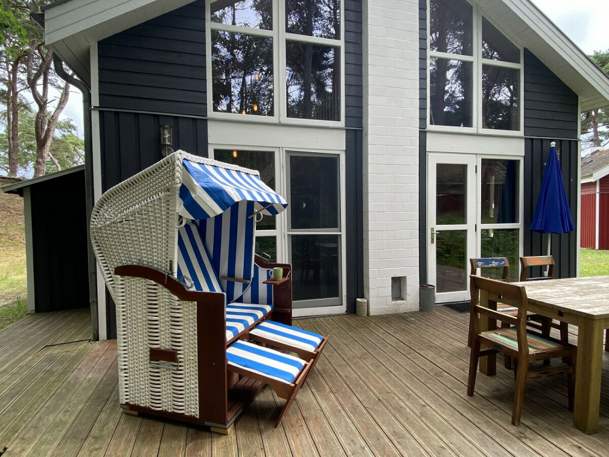 Große Terrasse mit Strandkorb