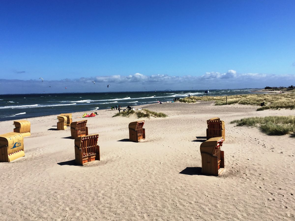 Strand+Meerblick zur Fehmarnsundbrücke