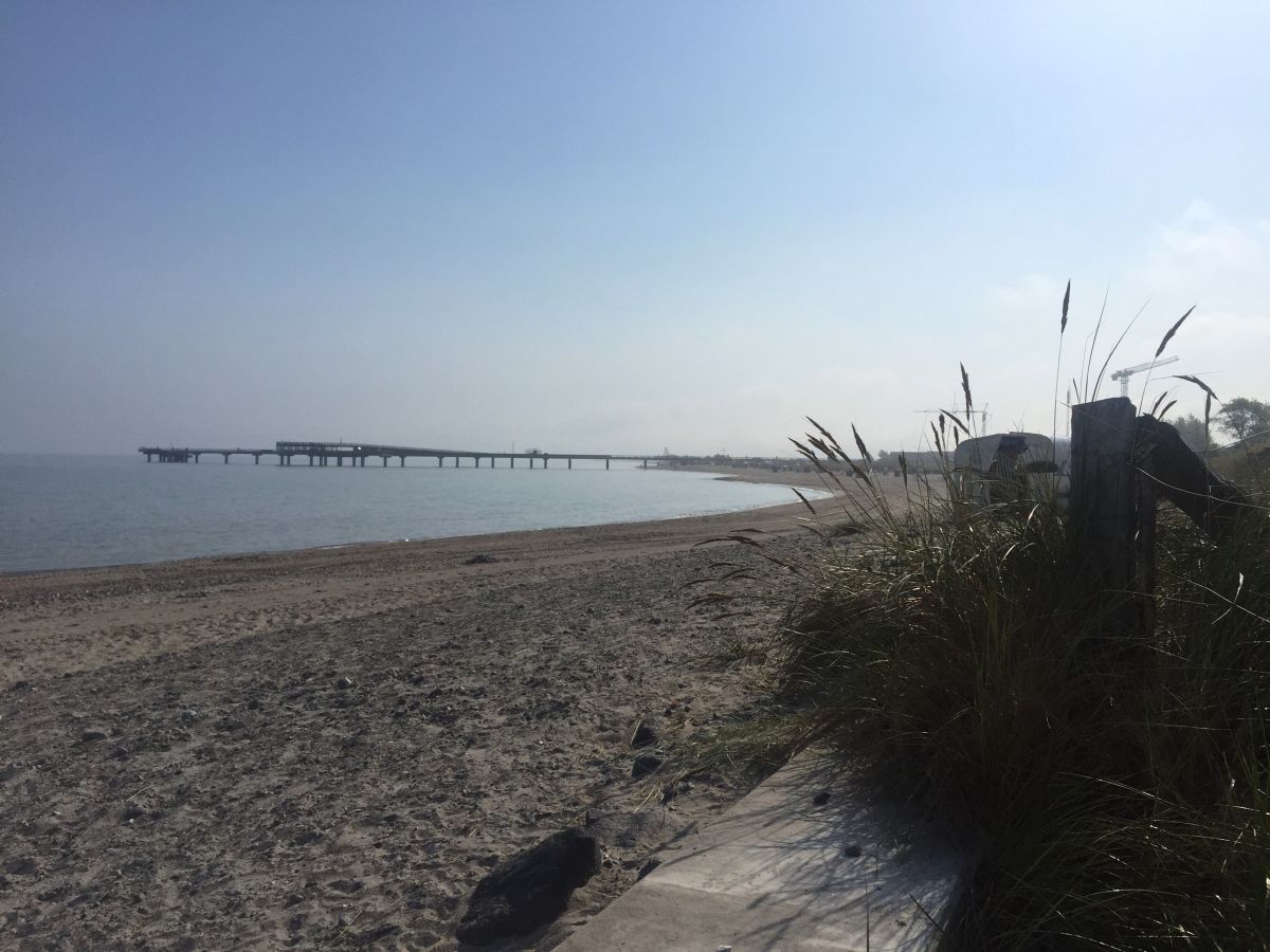 Strand mit Seebrücke