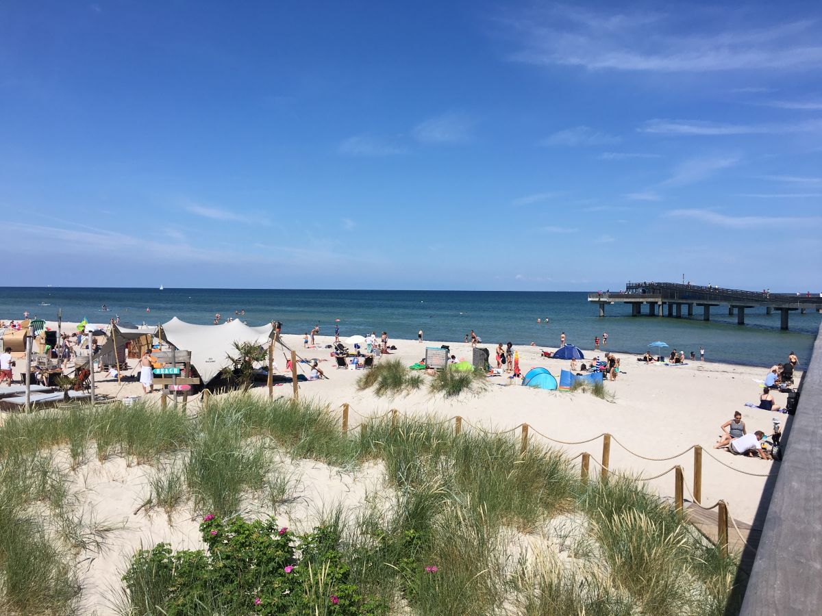 Seebrücke an der Strandlounge