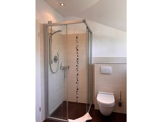 Badezimmer Obergeschoß mit Dusche