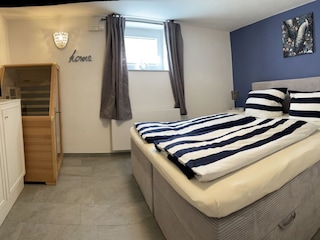 Schlafzimmer mit Wärmekabine