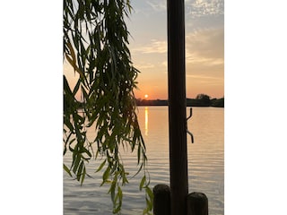 Traumhafte Sonnenuntergänge am Bootssteg