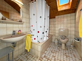 Apartment 5, bathroom