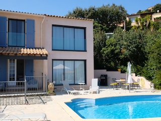 Pool, Grillecke, Esstisch