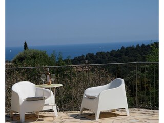 Poolterrasse mit Meerblick