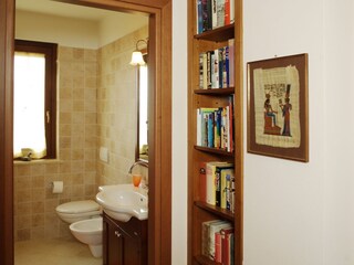 "Il Gufo" - Bath w/o shower with library