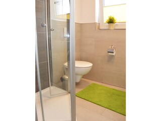 Bad (zweite Toilette neben diesem Bad)
