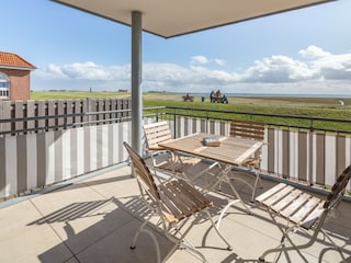 Balkon mit Blick aufs Watt