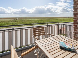Balkon mit Blick aufs Watt