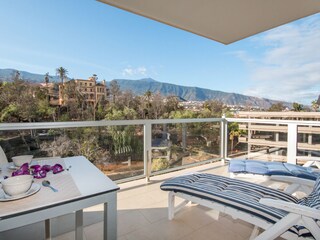 Terrasse mit Blick zum Teide und der Berglandschaft