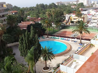 Blick vom Balkon zum Pool, Westseite