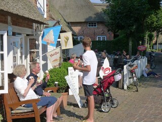Geschäftiges Treiben an der Eisdiele