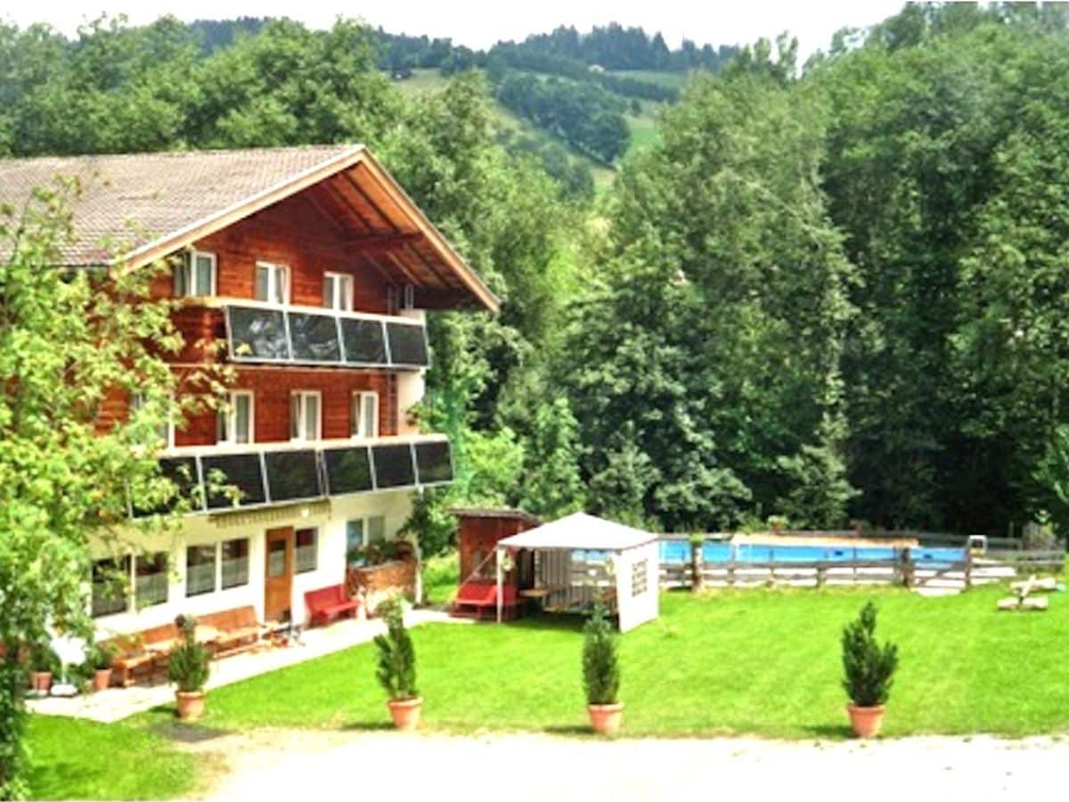 Terrasse und Teilansicht Freigelände