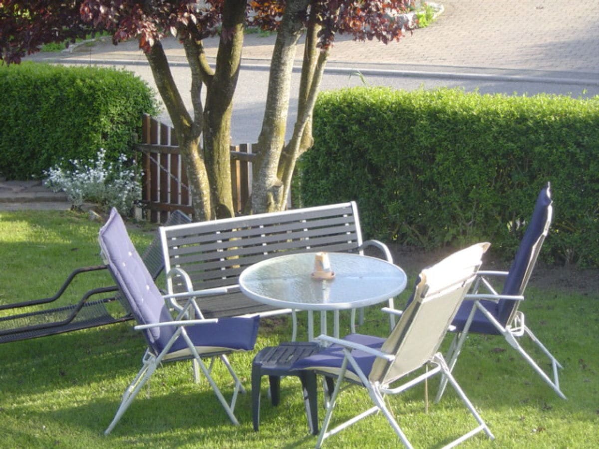 Sonniger Sitzplatz im Garten