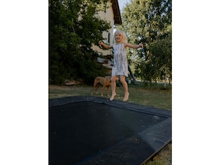 sehr großes Trampolin