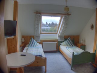 Schlafzimmer 2, mit Fernseher