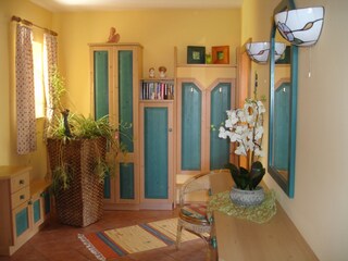 große Garderobe mit Vollholzeinbaumöbel