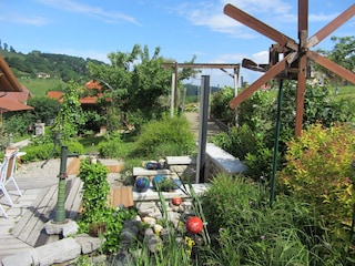 Neue Solardusche und Bocciabahn mit Schaukel