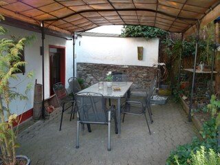 überdachte Weinlaube