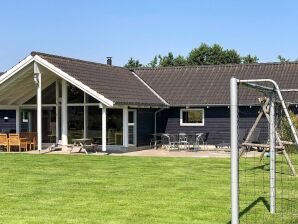 Ferienhaus 12 persoons vakantie huis in Idestrup-By Traum
