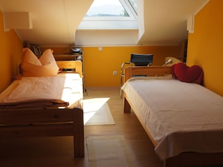 Schlafzimmer 2