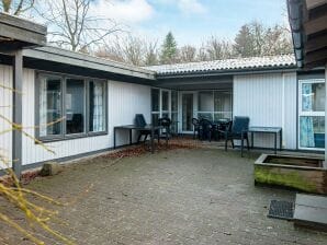 10 Personen Ferienhaus in Glesborg - Fjellerup Strand - image1