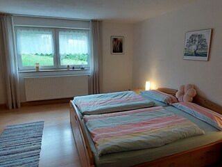 Schlafzimmer 1