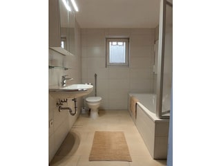 Bad/Dusche mit Toilette