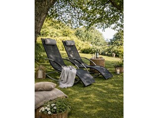 Große  eigene Liegewiese