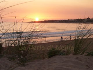 Beach and sea in front of bungalow La Perla di Sicilia