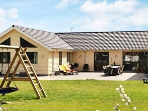 24 Personen Ferienhaus in Glesborg - Fjellerup Strand - image1