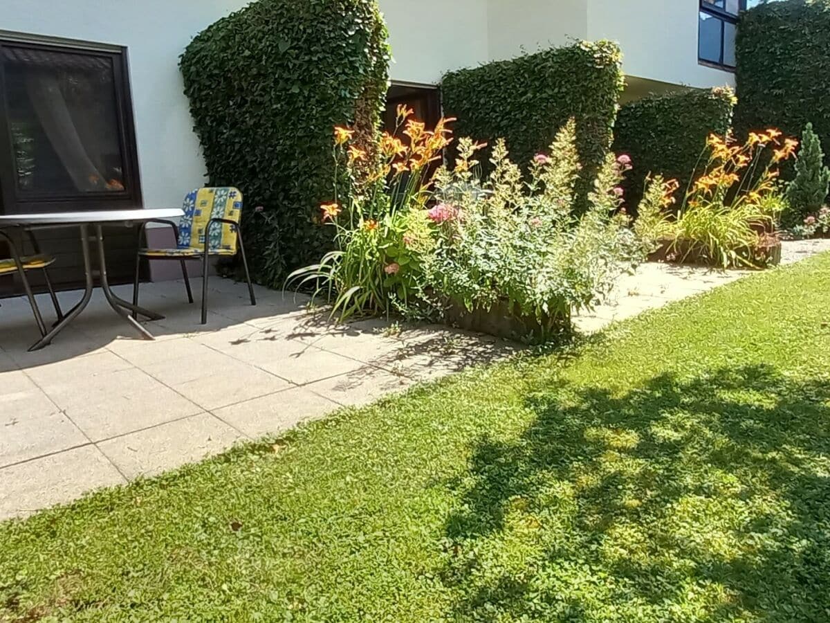 Terrasse mit Garten