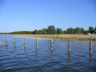 Blick vom Fähranleger in Fuhlendorf