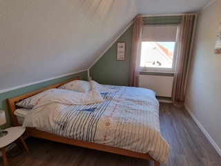 Schlafzimmer 2, Bett 180x200