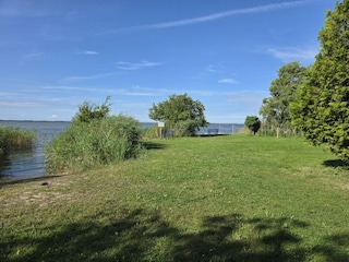 Liegewiese am Hundestrand in Fuhlendorf