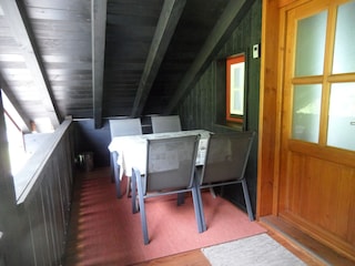 Seperater Eingang mit Balkon