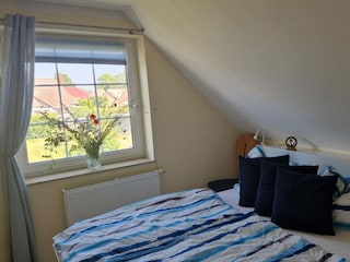 Schlafzimmer 1 mit Doppelbett