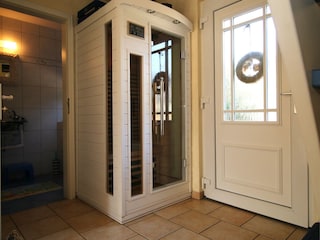 Sauna neben dem kleinen Bad