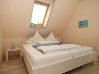 1. Schlafzimmer oben neben dem großem Bad