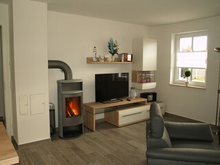Kamin mit Flachstrecke und 48" LED-Fernseher