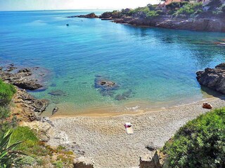 near bathing bay Calanque de Bonne Eau