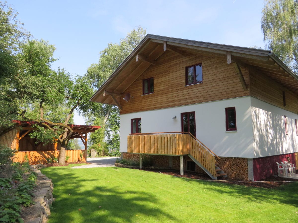 Terasse, Garten und Carport